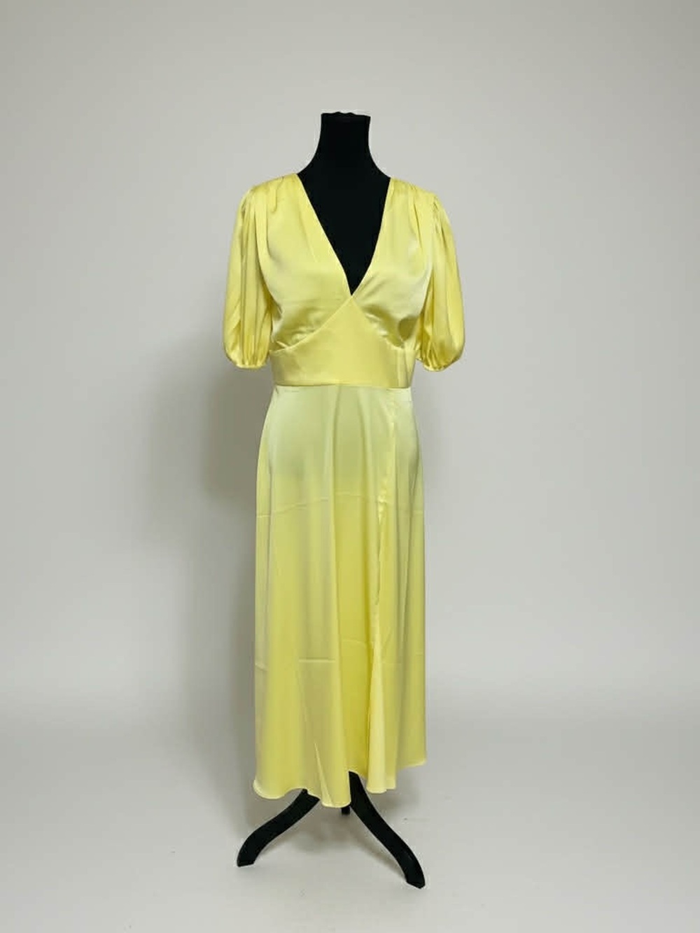 Alexia Admor Pale Yellow Satin V-Neck Midi Dress